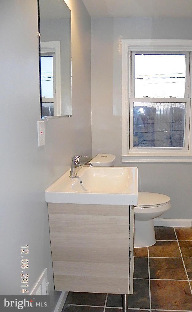 414 Old Riverside Road Baltimore, MD 21225 - Photo 14 of 18 Bath