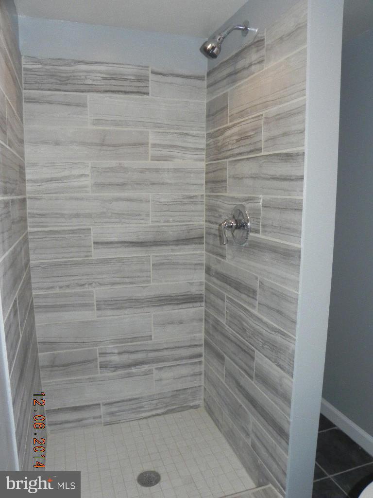 414 Old Riverside Road Baltimore, MD 21225 - Photo 8 of 18 Bath