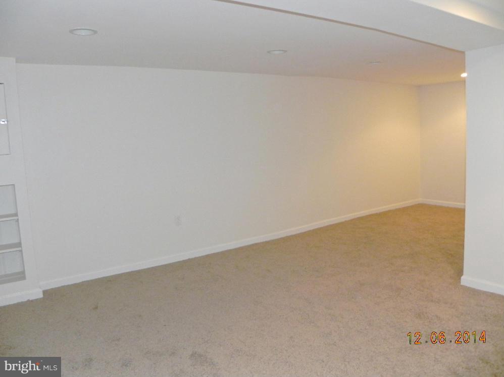 414 Old Riverside Road Baltimore, MD 21225 - Photo 10 of 18 Family Room