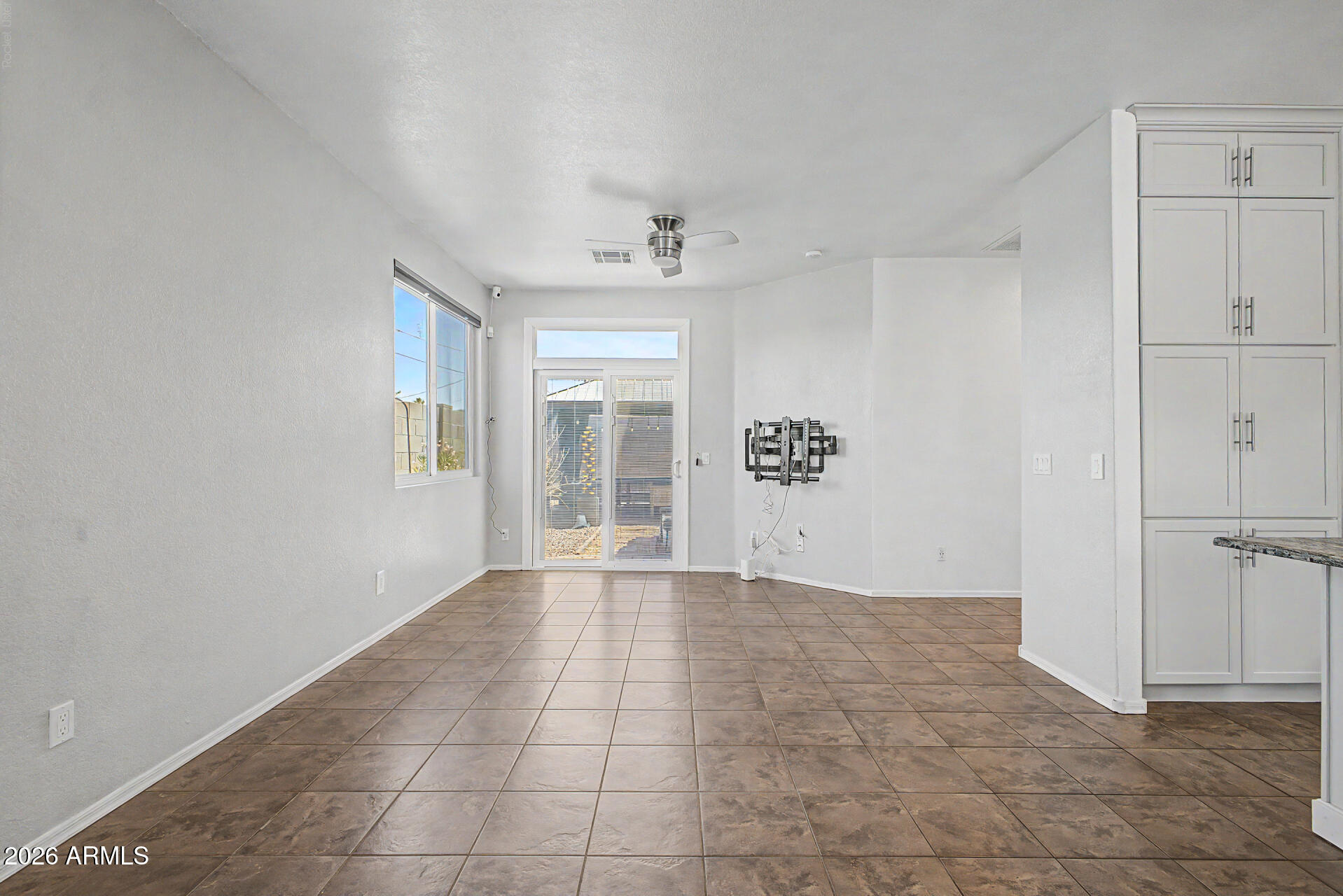 1225 Grenadine Road Phoenix, AZ 85040 - Photo 9 of 36
