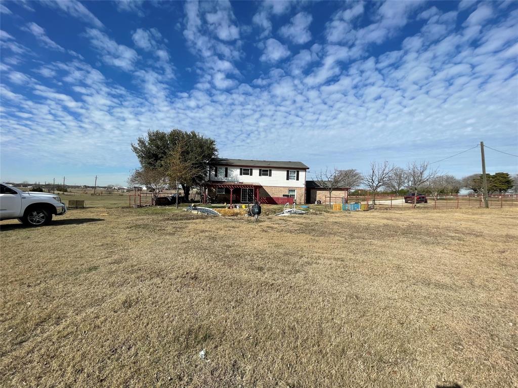 301 Blue Ribbon Road Waxahachie, TX 75165 - Photo 11 of 19