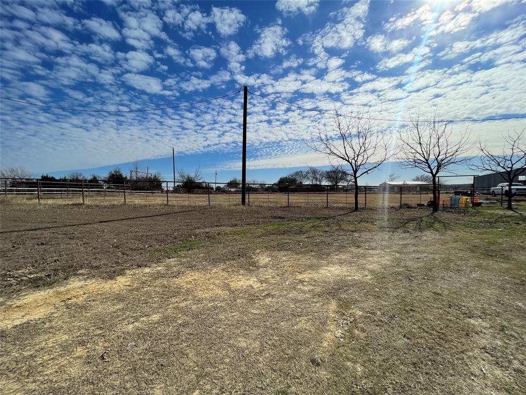 301 Blue Ribbon Road Waxahachie, TX 75165 - Photo 16 of 19