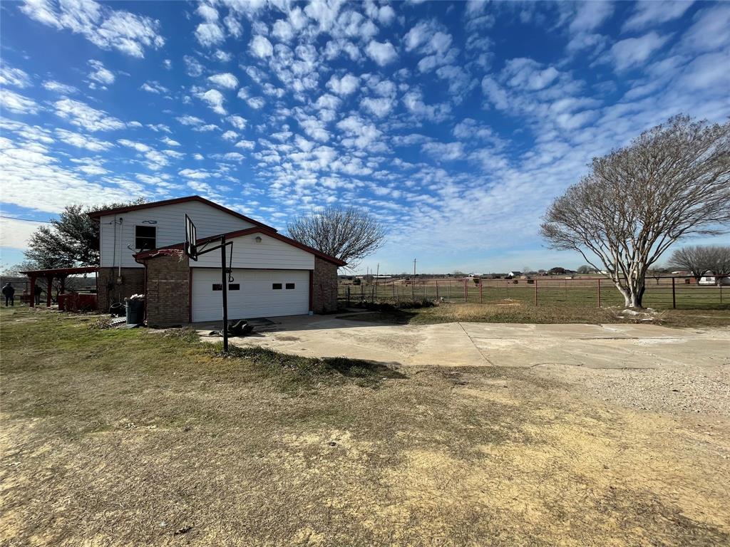 301 Blue Ribbon Road Waxahachie, TX 75165 - Photo 2 of 19