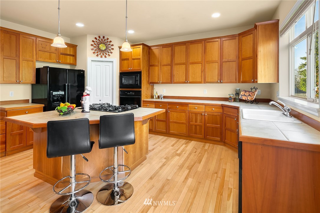 16702 Southeast 165th Way Renton, WA 98058 - Photo 3 of 19