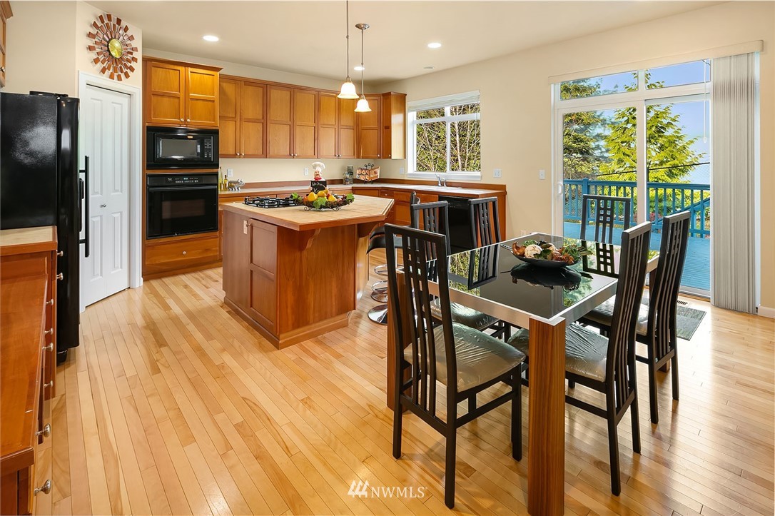 16702 Southeast 165th Way Renton, WA 98058 - Photo 4 of 19