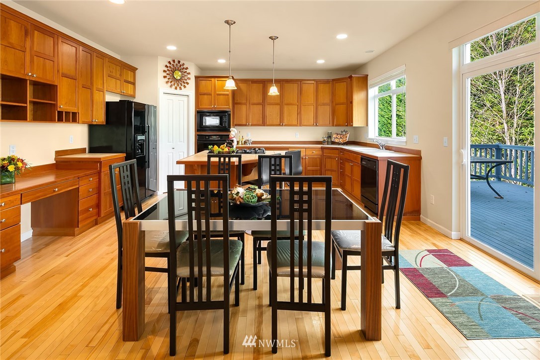 16702 Southeast 165th Way Renton, WA 98058 - Photo 5 of 19
