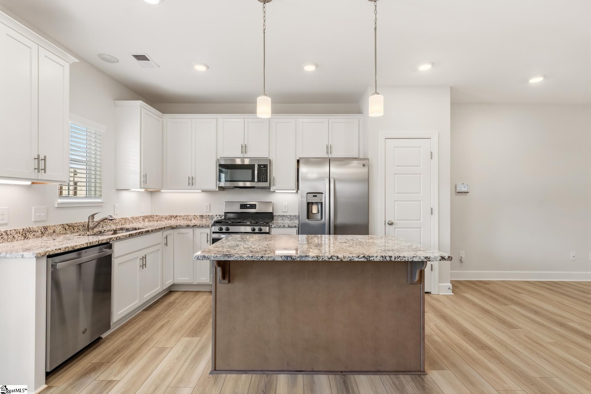 314 Hollenbeck Place Greenville, SC 29607 - Photo 8 of 34