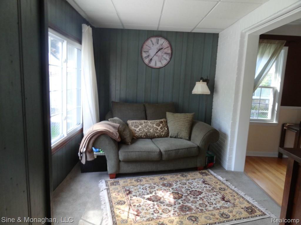 449 Roland Road Grosse Pointe, MI 48236 - Photo 14 of 28 DSC05637.jpg
