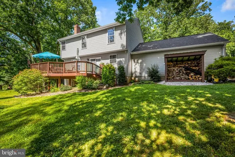 a view of a house with a yard and plants
