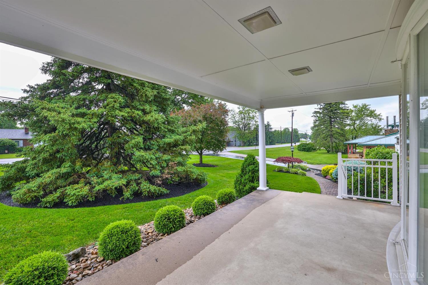 6152 Springdale Road Cincinnati, OH 45247 - Photo 4 of 64