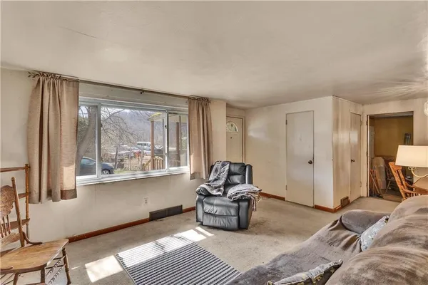 $200,000 | 4060 Hart Court, Murrysville, PA 15668