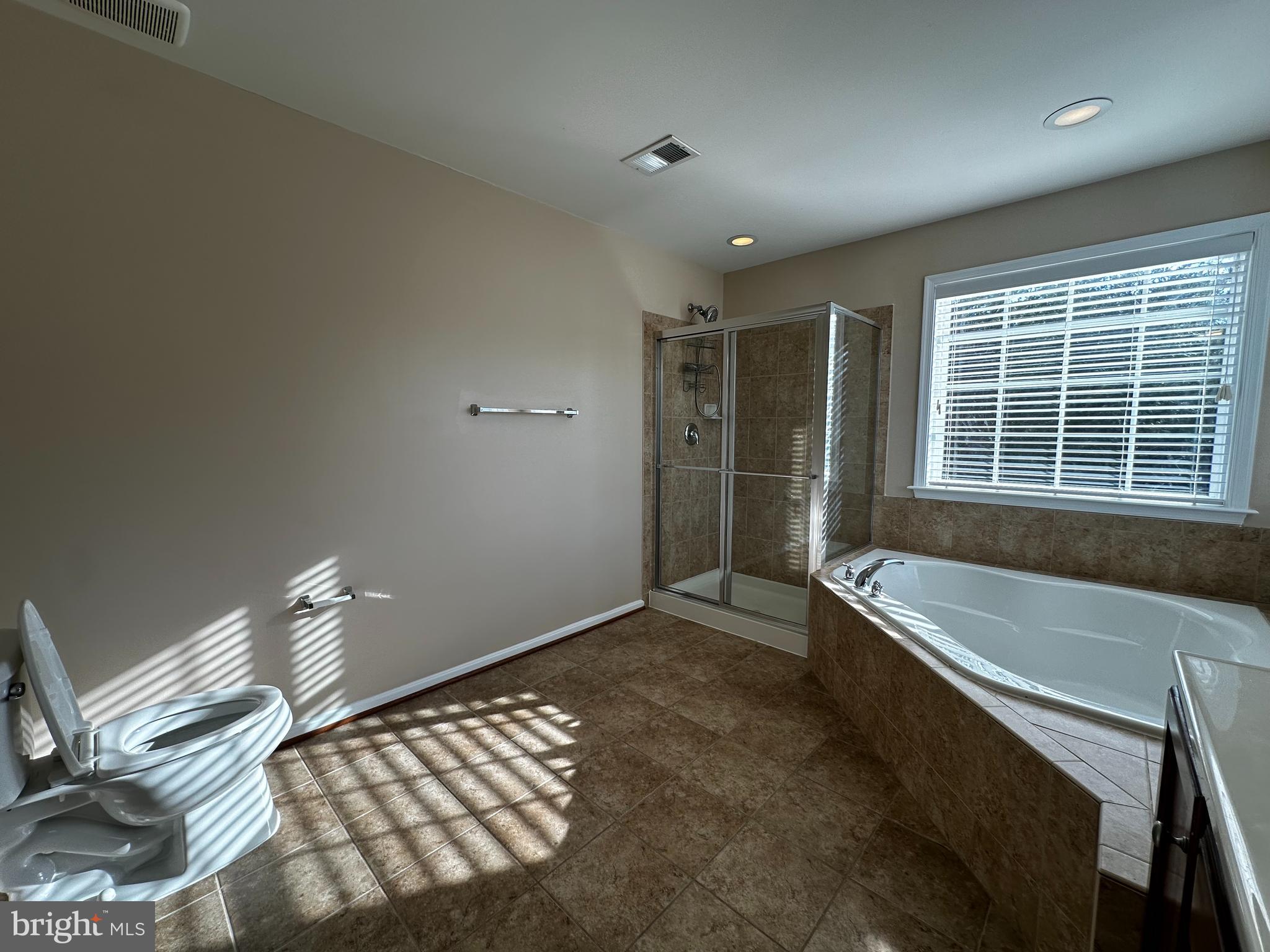 15165 Santander Drive Gainesville, VA 20155 - Photo 23 of 35 a bathroom with a bathtub and a sink