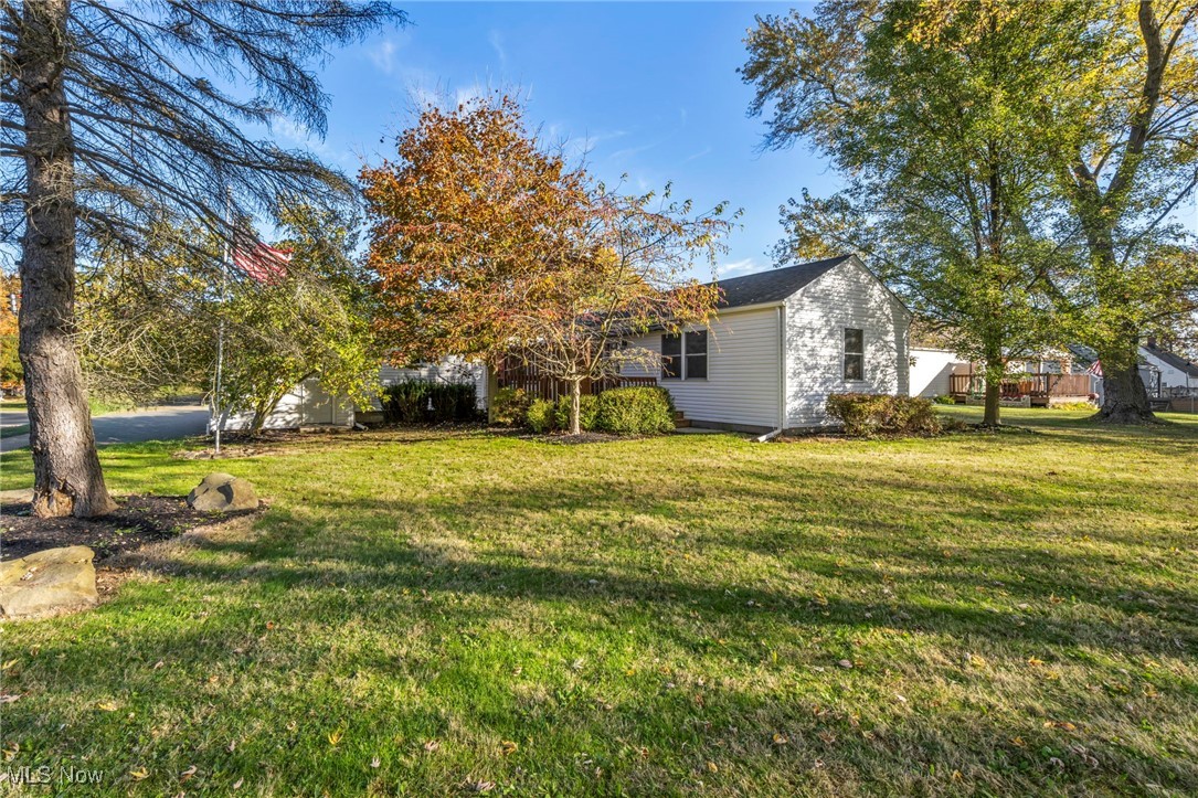 503 Churchill Road Youngstown, OH 44505 - Photo 22 of 32 View of green lawn