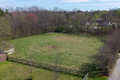 $524,900 | 829 Highway 52 West, Portland, TN 37148