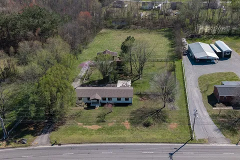 $524,900 | 829 Highway 52 West, Portland, TN 37148