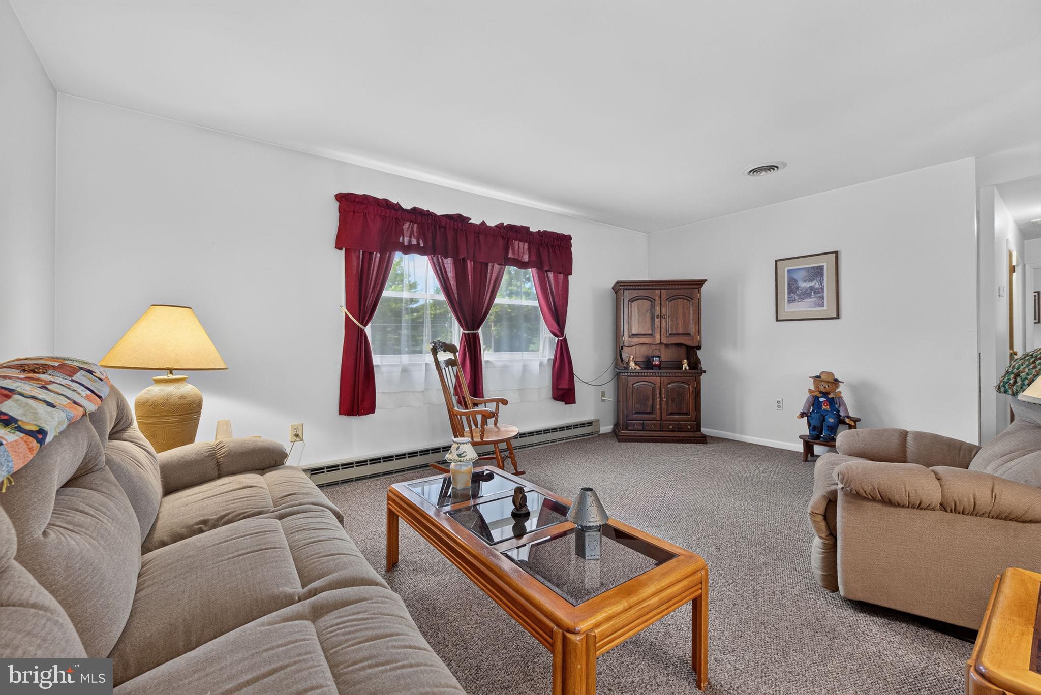 949 Brunnerville Road Lititz, PA 17543 - Photo 7 of 39 Neutral tones enhance this area