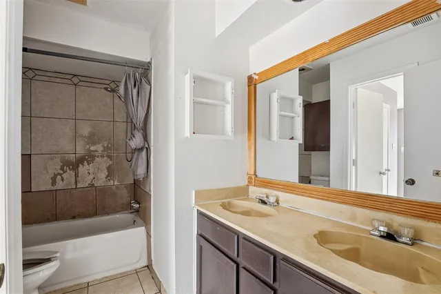 $269,000 | 116 Maple Street, Unit A, Arlington, TX 76011