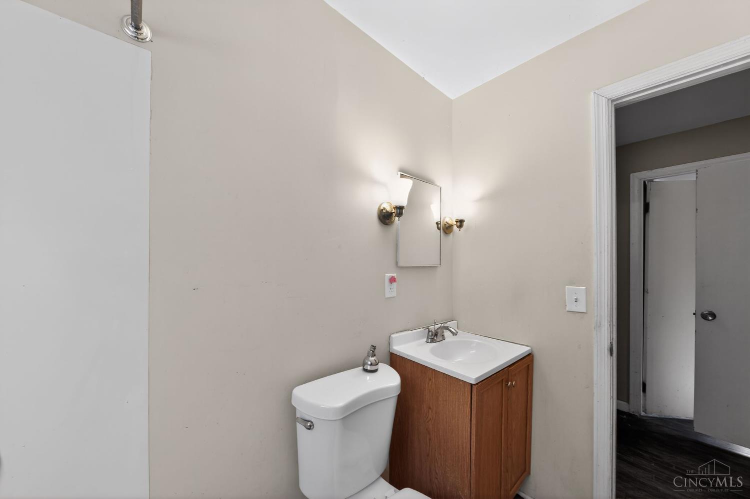 408 Roebling Road Cincinnati, OH 45204 - Photo 23 of 30