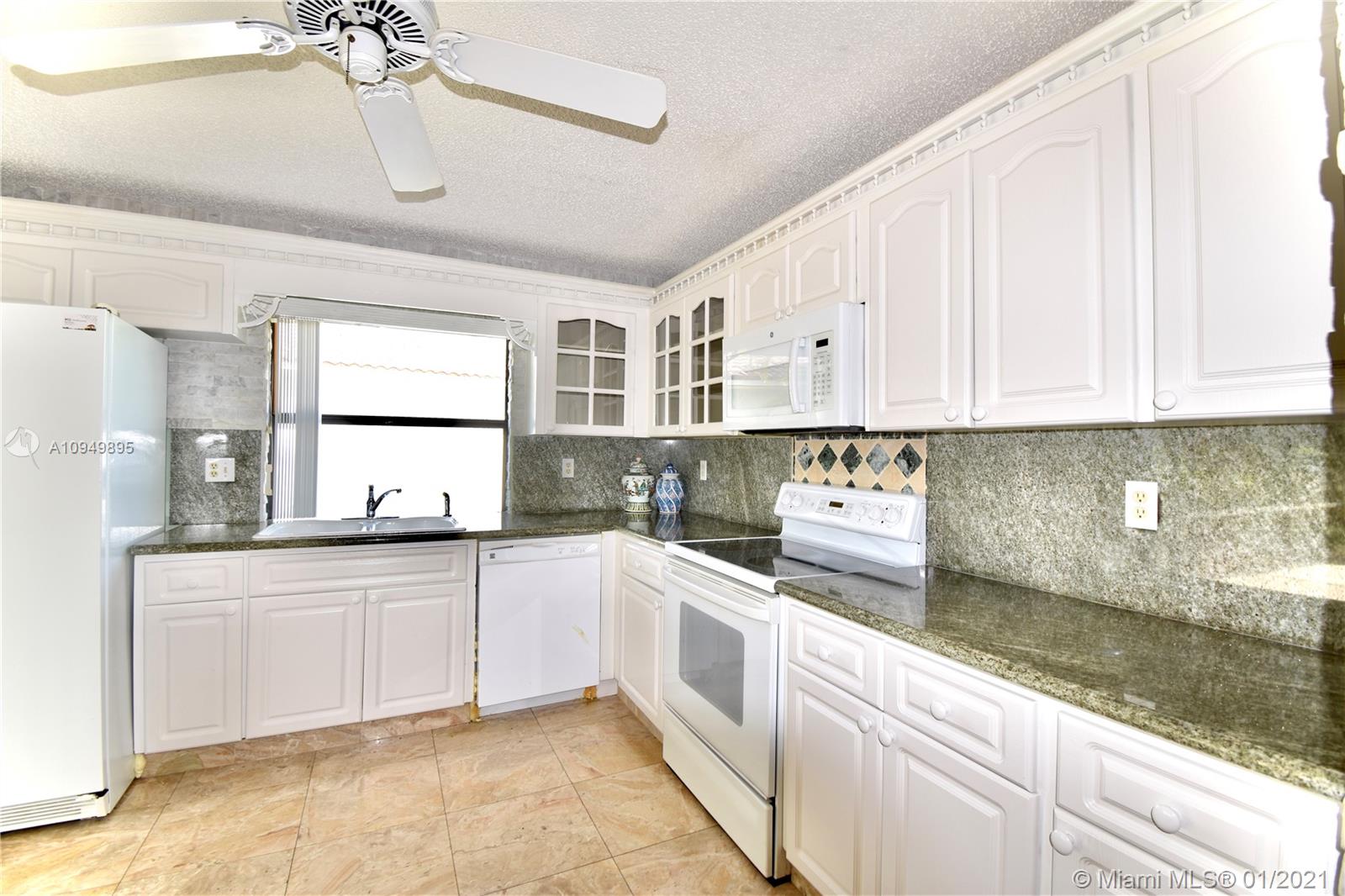 10108 Camelback Lane Boca Raton, FL 33498 - Photo 11 of 25 Gallery Image 11