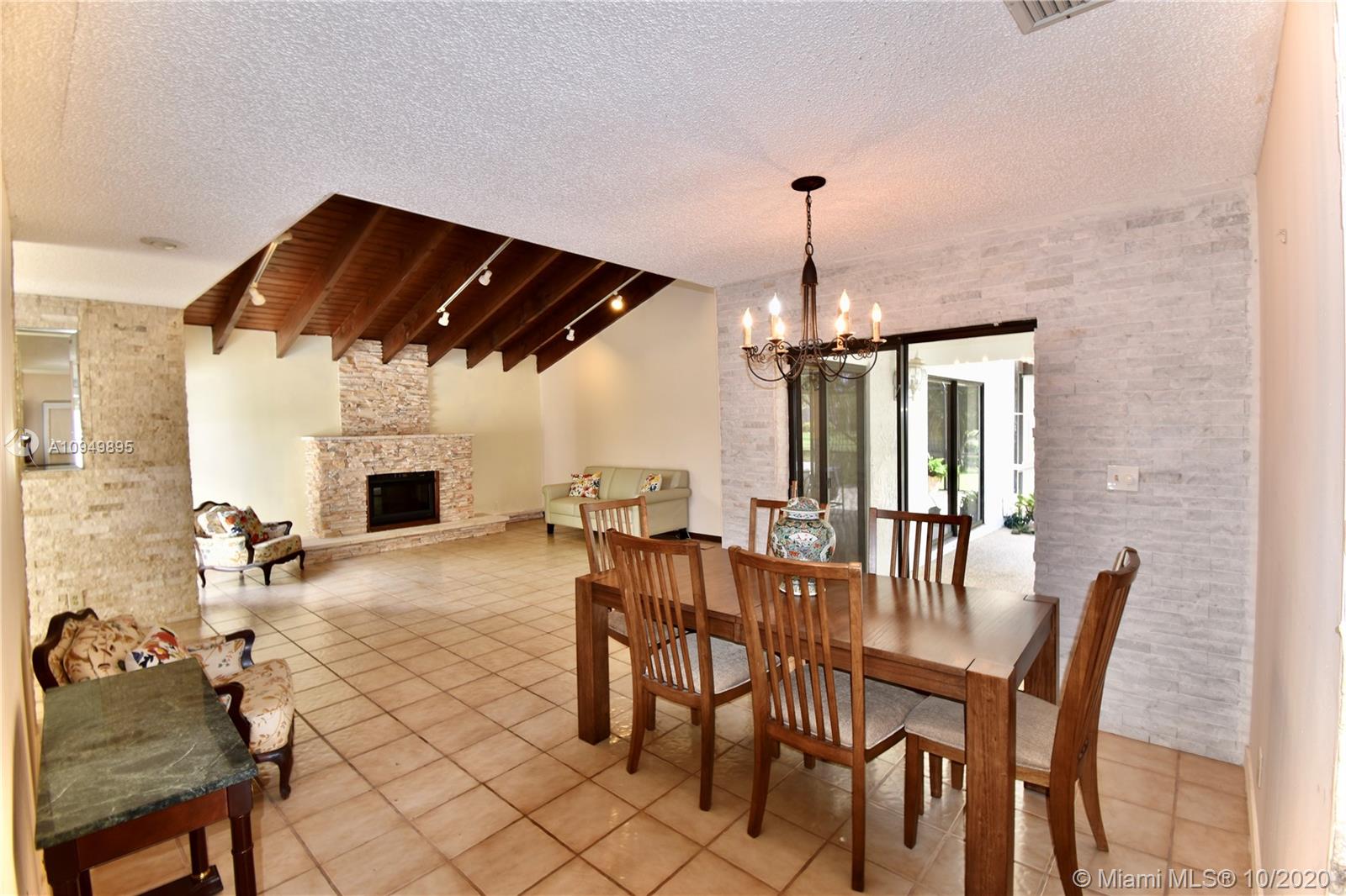 10108 Camelback Lane Boca Raton, FL 33498 - Photo 8 of 25 Gallery Image 8