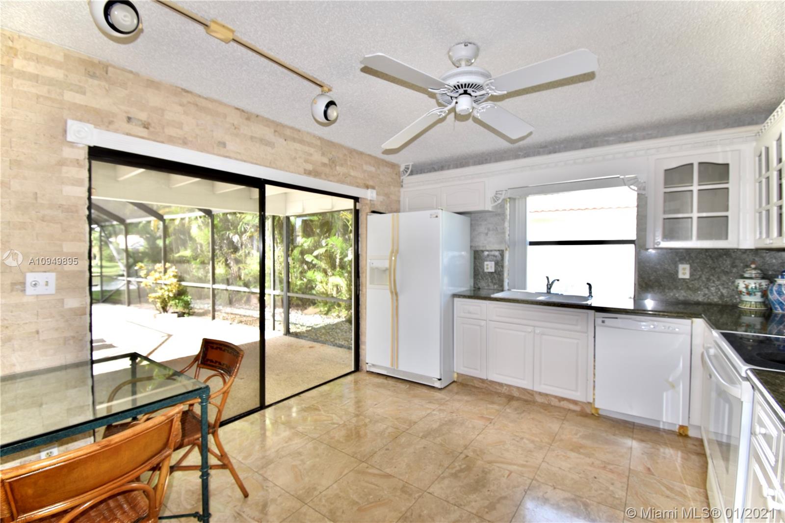 10108 Camelback Lane Boca Raton, FL 33498 - Photo 10 of 25 Gallery Image 10
