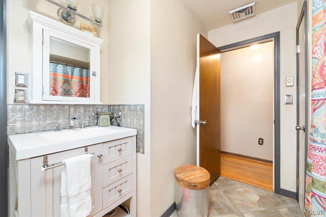 2152 Amlisa Road Nazareth, PA 18064 - Photo 18 of 30