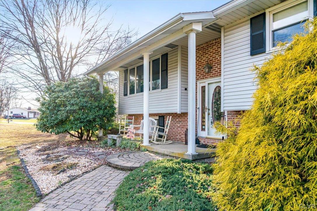 2152 Amlisa Road Nazareth, PA 18064 - Photo 3 of 30