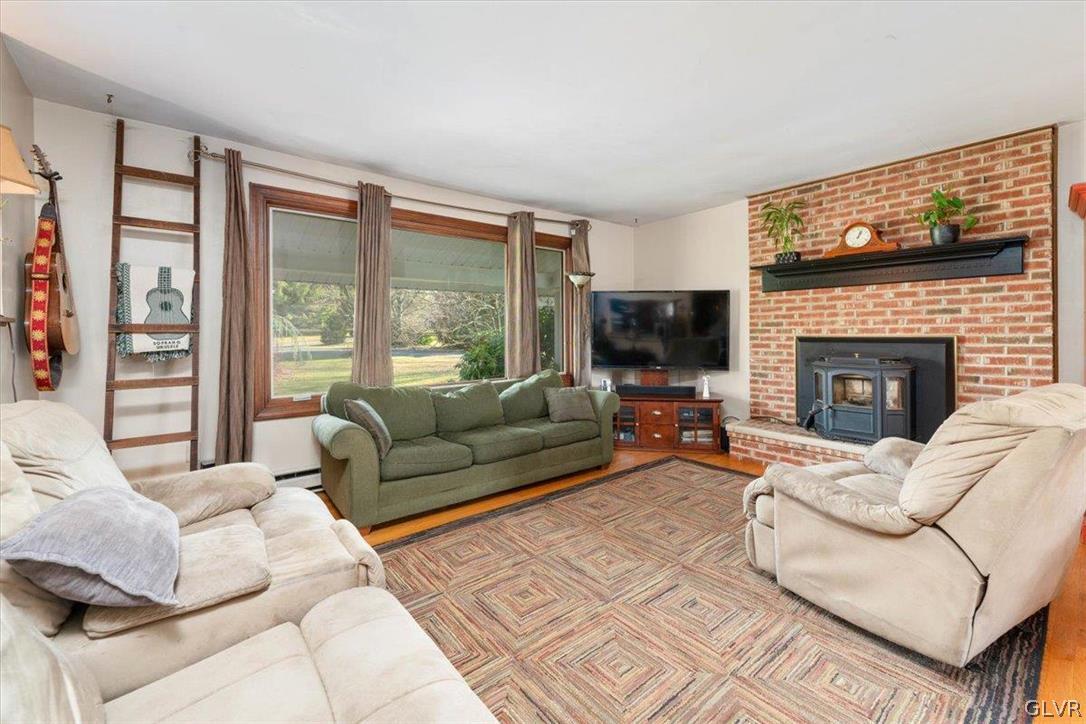 2152 Amlisa Road Nazareth, PA 18064 - Photo 4 of 30