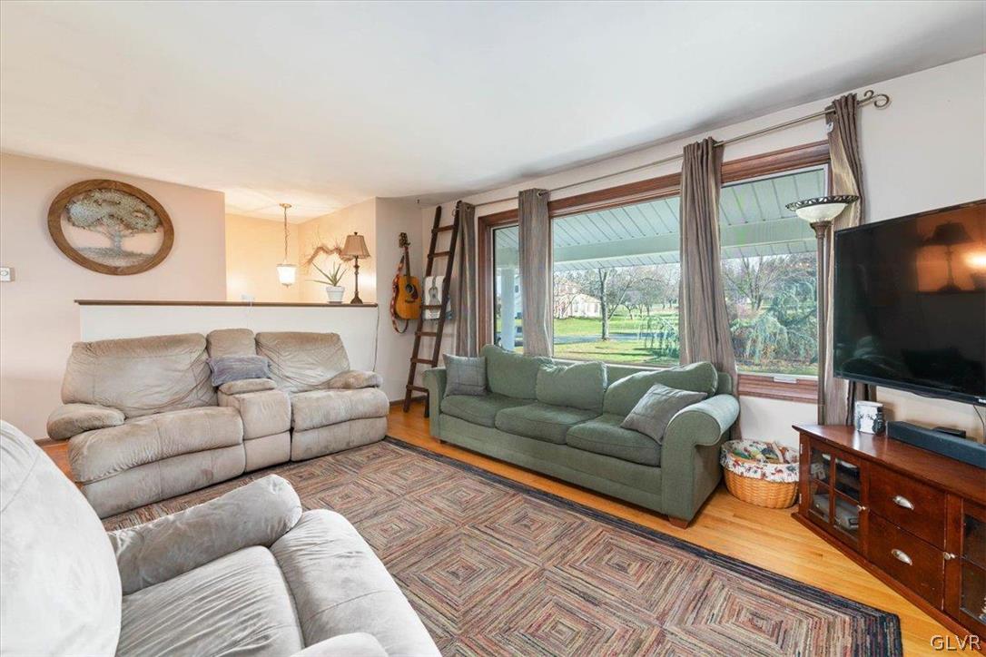 2152 Amlisa Road Nazareth, PA 18064 - Photo 5 of 30