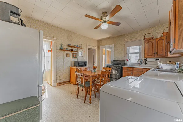 $249,900 | 1881 Old State Route 121, Lincoln, IL 62656