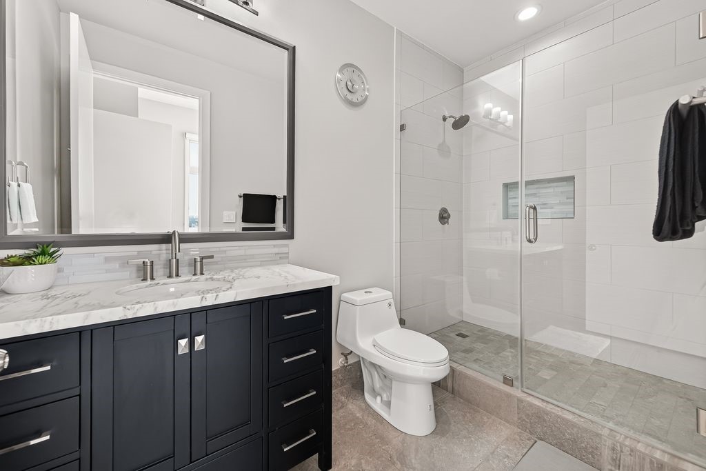3388 Sage Road, Unit 2302 Houston, TX 77056 - Photo 29 of 37 Primary bathroom 2