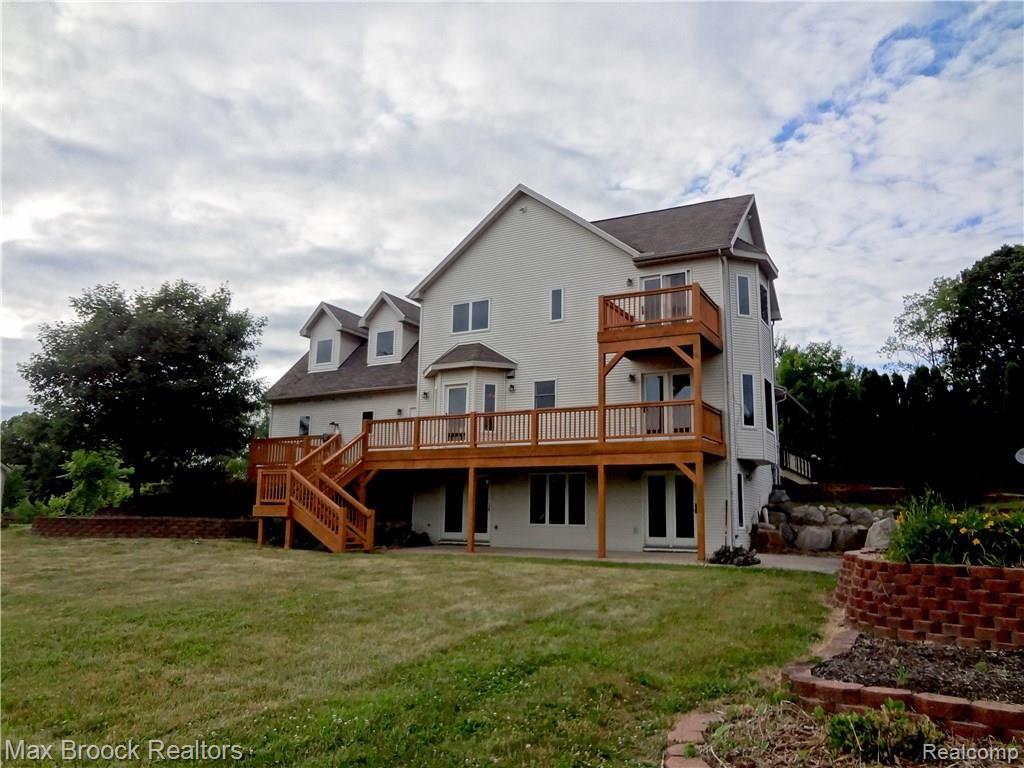 7195 Mabley Hill Road Fenton, MI 48430 - Photo 1 of 25