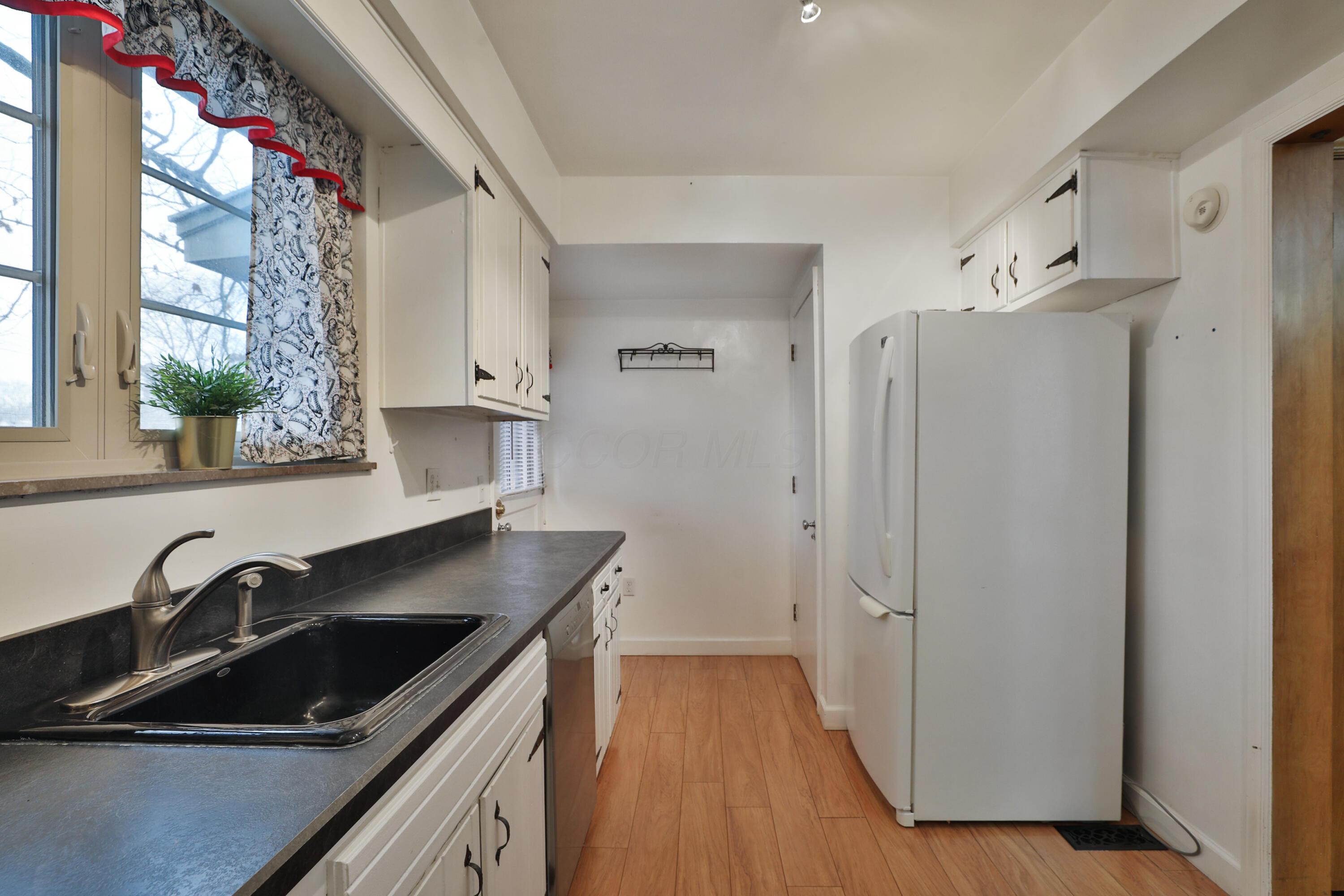 2620 Wellesley Road Columbus, OH 43209 - Photo 25 of 32 Kitchen