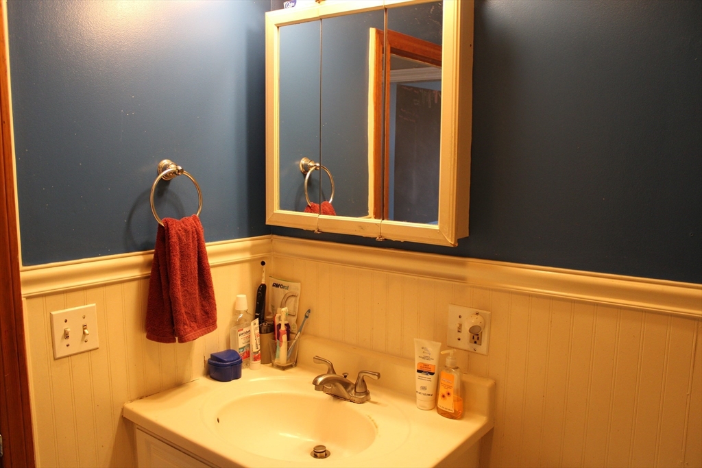 186 Spencer Street Fall River, MA 02721 - Photo 20 of 34