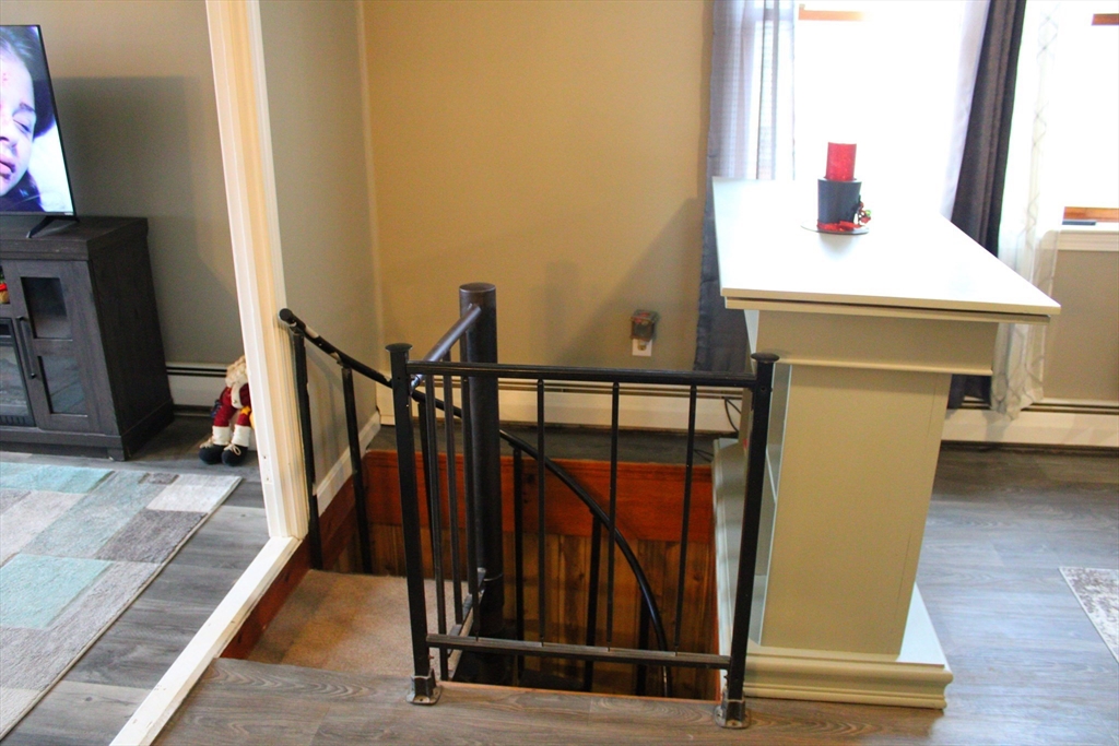 186 Spencer Street Fall River, MA 02721 - Photo 10 of 34