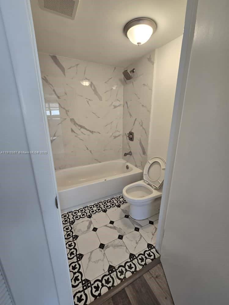 1673 Bay Road, Unit 301 Miami Beach, FL 33139 - Photo 15 of 18 a bathroom with a bathtub and toilet
