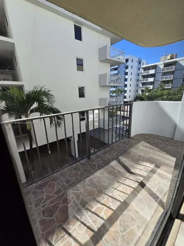 $3,000 | 1673 Bay Road, Unit 301, Miami Beach, FL 33139