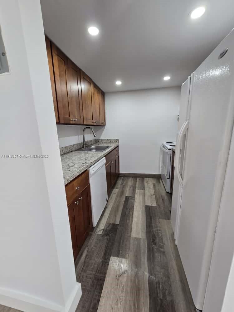 1673 Bay Road, Unit 301 Miami Beach, FL 33139 - Photo 7 of 18