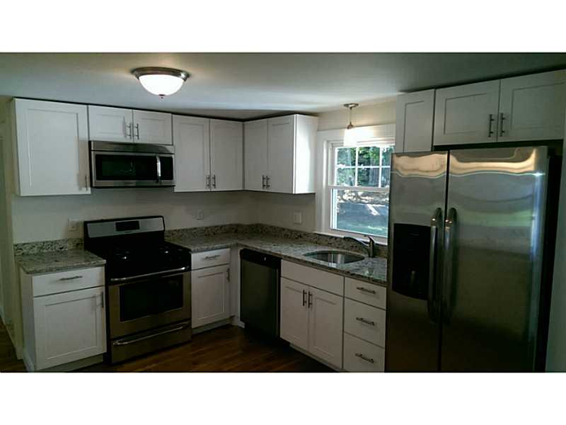 38 Indian Road East Providence, RI 02915 - Photo 5 of 18 Kitchen.