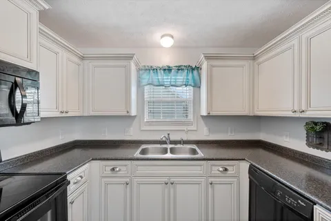 $340,000 | 112 Beaver Creek Drive, Portland, TN 37148