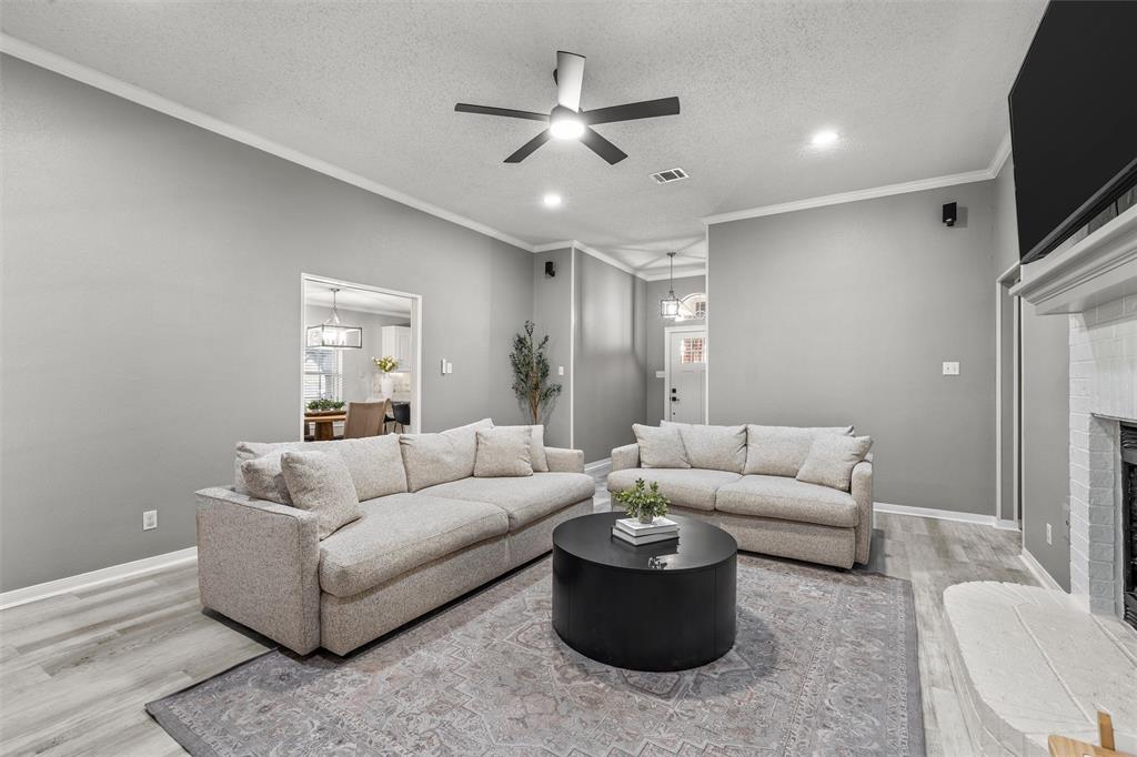 112 Briar Ridge Drive Hewitt, TX 76643 - Photo 3 of 15 Living room
