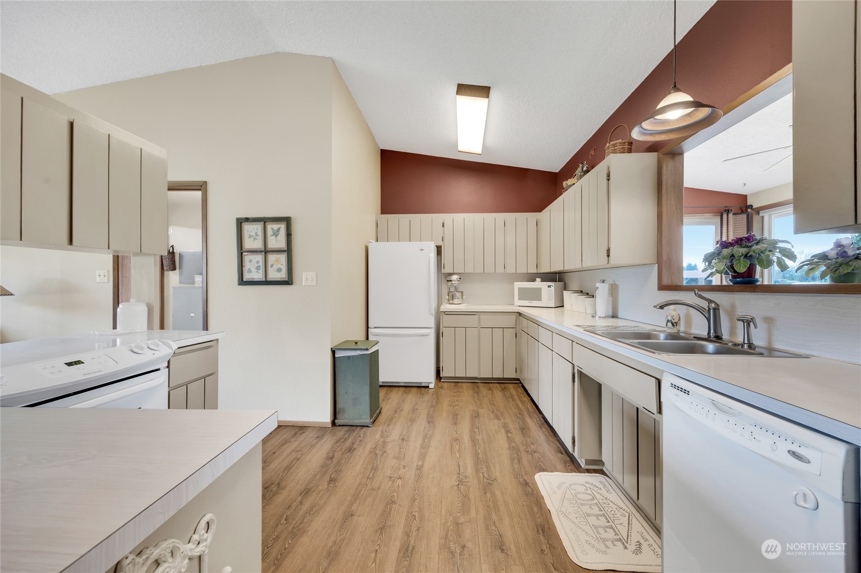 19922 Ben Howard Road Monroe, WA 98272 - Photo 8 of 37 Gallery Image 8