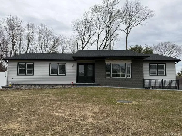$825,000 | 21 Colby Drive, Kings Park, NY 11754