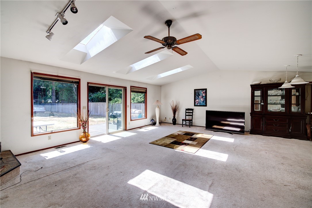 14037 Southeast 141st Street Renton, WA 98059 - Photo 3 of 23