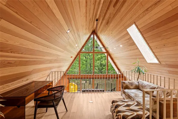 $429,000 | 5706 Point La Vista Road, Malakoff, TX 75148