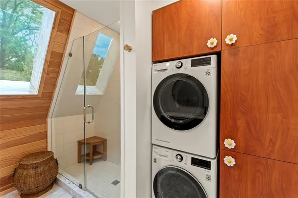 $429,000 | 5706 Point La Vista Road, Malakoff, TX 75148