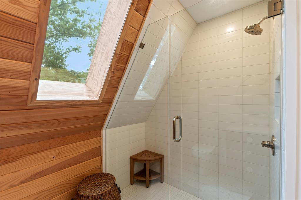 5706 Point La Vista Road Malakoff, TX 75148 - Photo 14 of 28 a bathroom with a toilet and a shower
