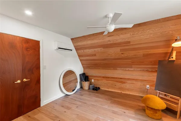 $429,000 | 5706 Point La Vista Road, Malakoff, TX 75148