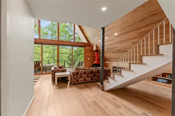 $429,000 | 5706 Point La Vista Road, Malakoff, TX 75148