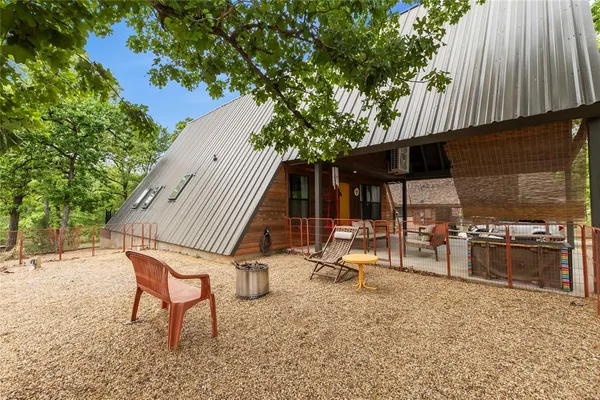 $429,000 | 5706 Point La Vista Road, Malakoff, TX 75148